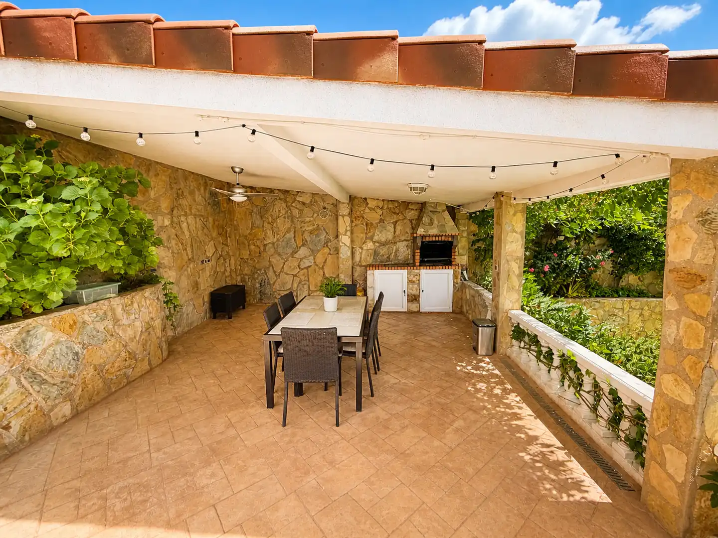 Terraza de Casa o chalet en venta en Serranillos del Valle con Aire acondicionado, Calefacción y Jardín privado