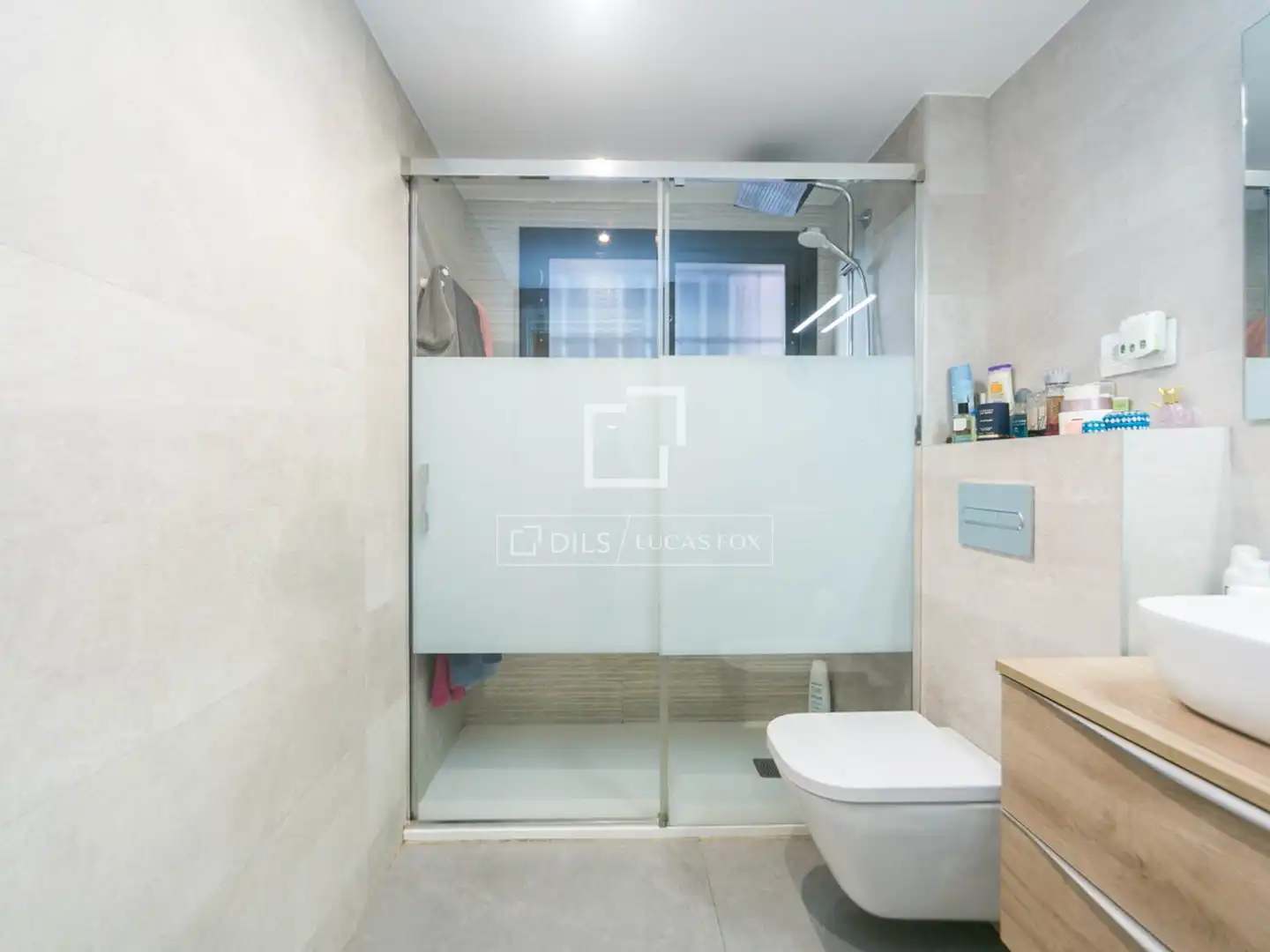 Bathroom of Flat for sale in Sant Cugat del Vallès  with Air Conditioner, Heating and Terrace