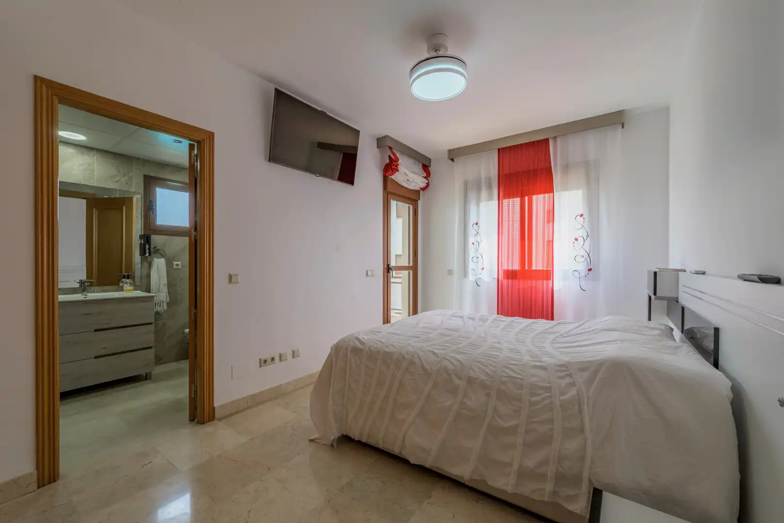 Dormitori de Apartament en venda en Mijas amb Aire condicionat, Terrassa i Piscina