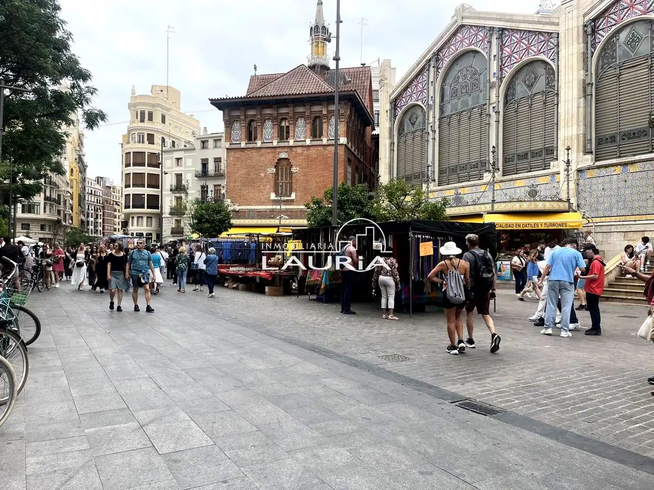 Exterior view of Building for sale in  Valencia Capital