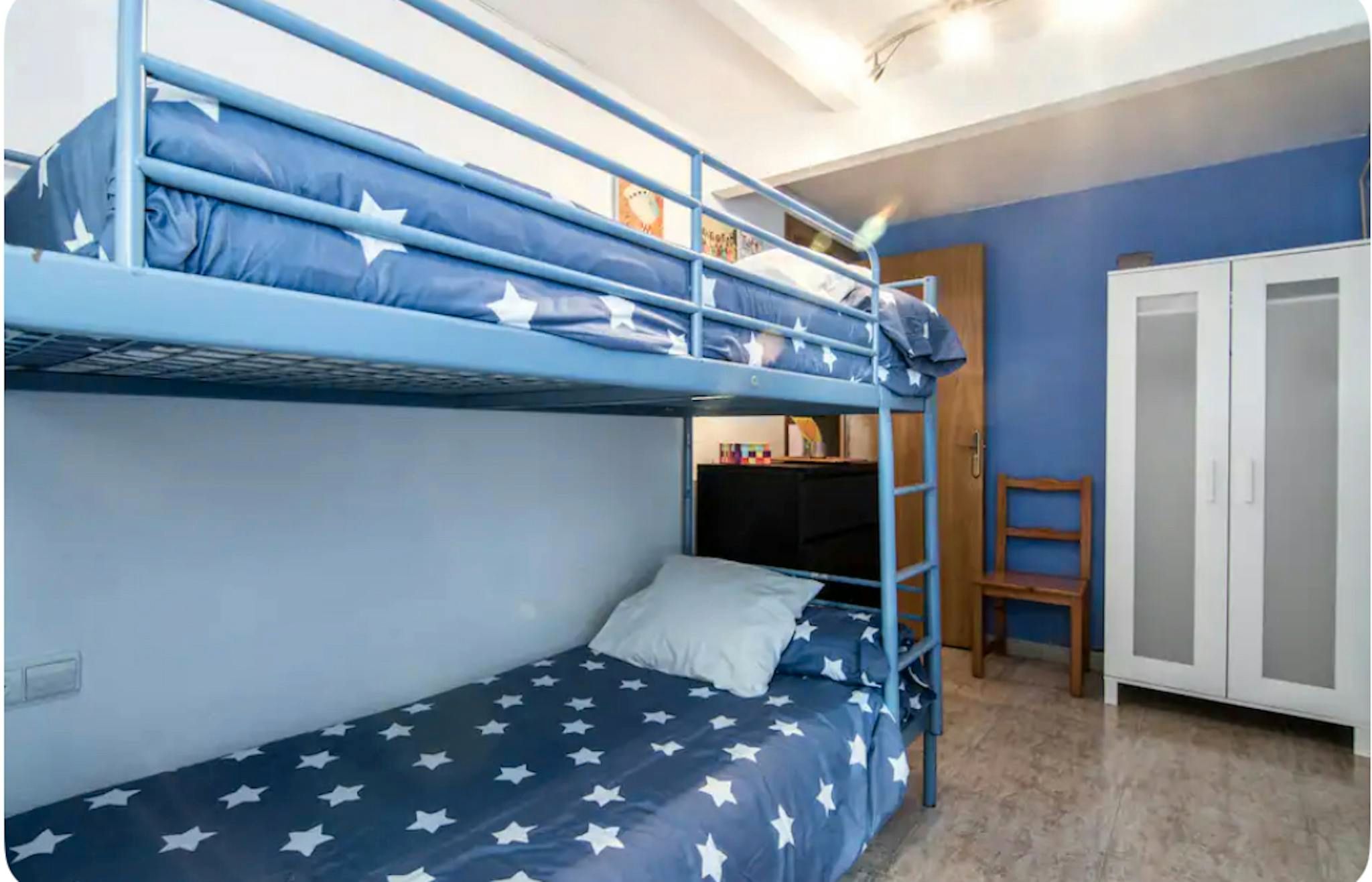 Bedroom of Flat for share in  Barcelona Capital  with Private garden