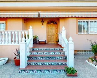 Vista exterior de Casa adosada en venda en Cartagena amb Aire condicionat, Jardí privat i Traster