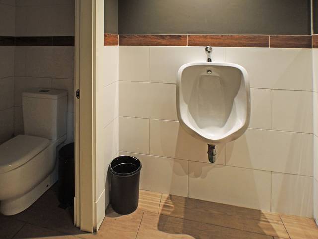 Local comercial en Alquiler en Avenida Navarra en Monte Alto - Zalaeta - Atocha