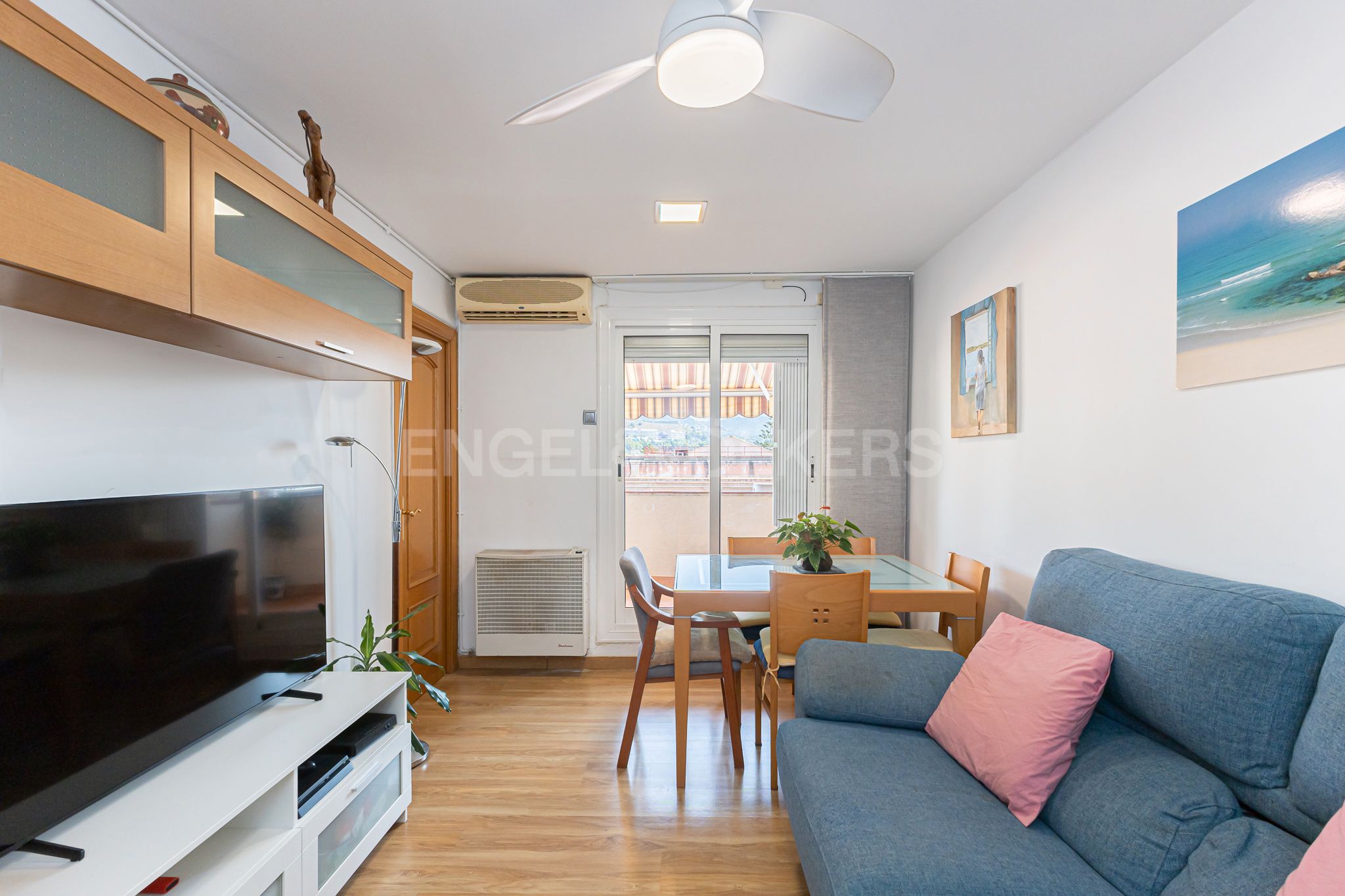 Living room of Attic for sale in L'Hospitalet de Llobregat  with Air Conditioner, Heating and Terrace