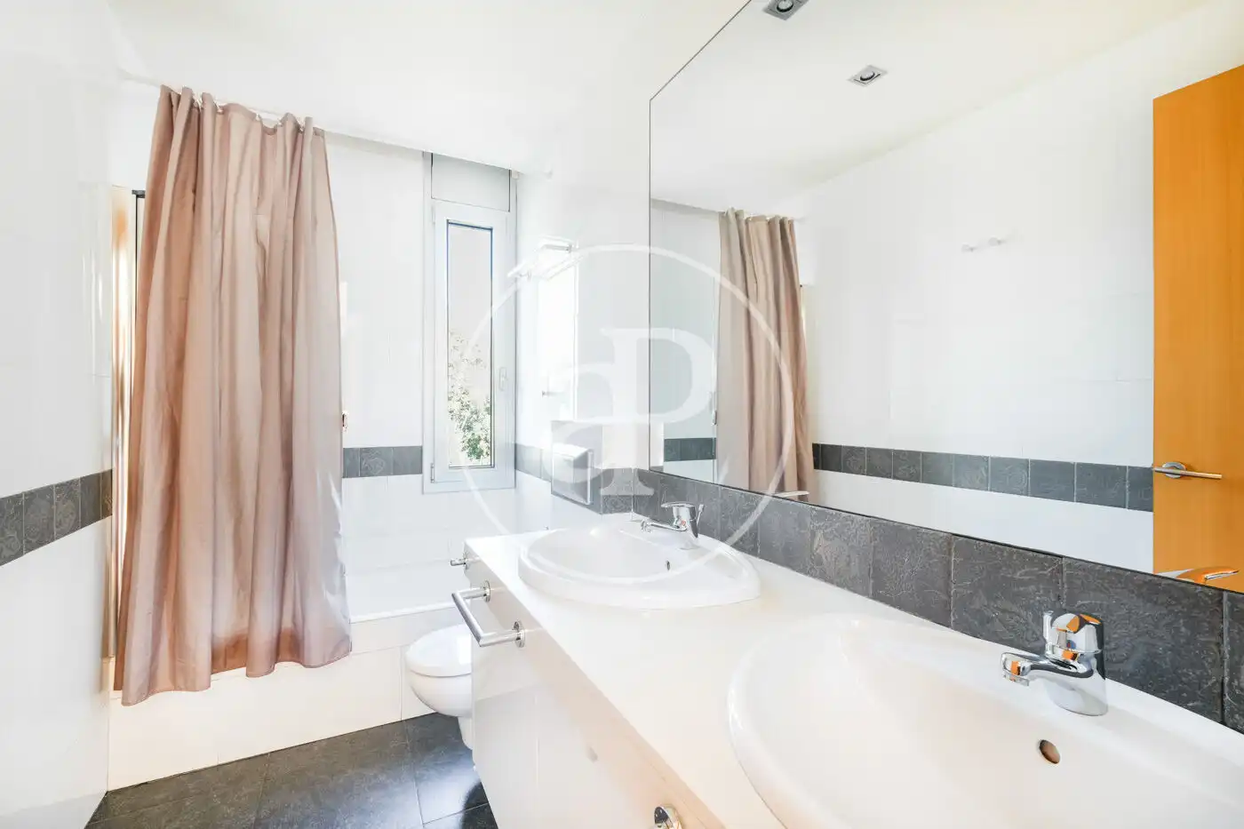 Casa amb piscina en venda a Carrer Mercè Rodoreda, imagen 12