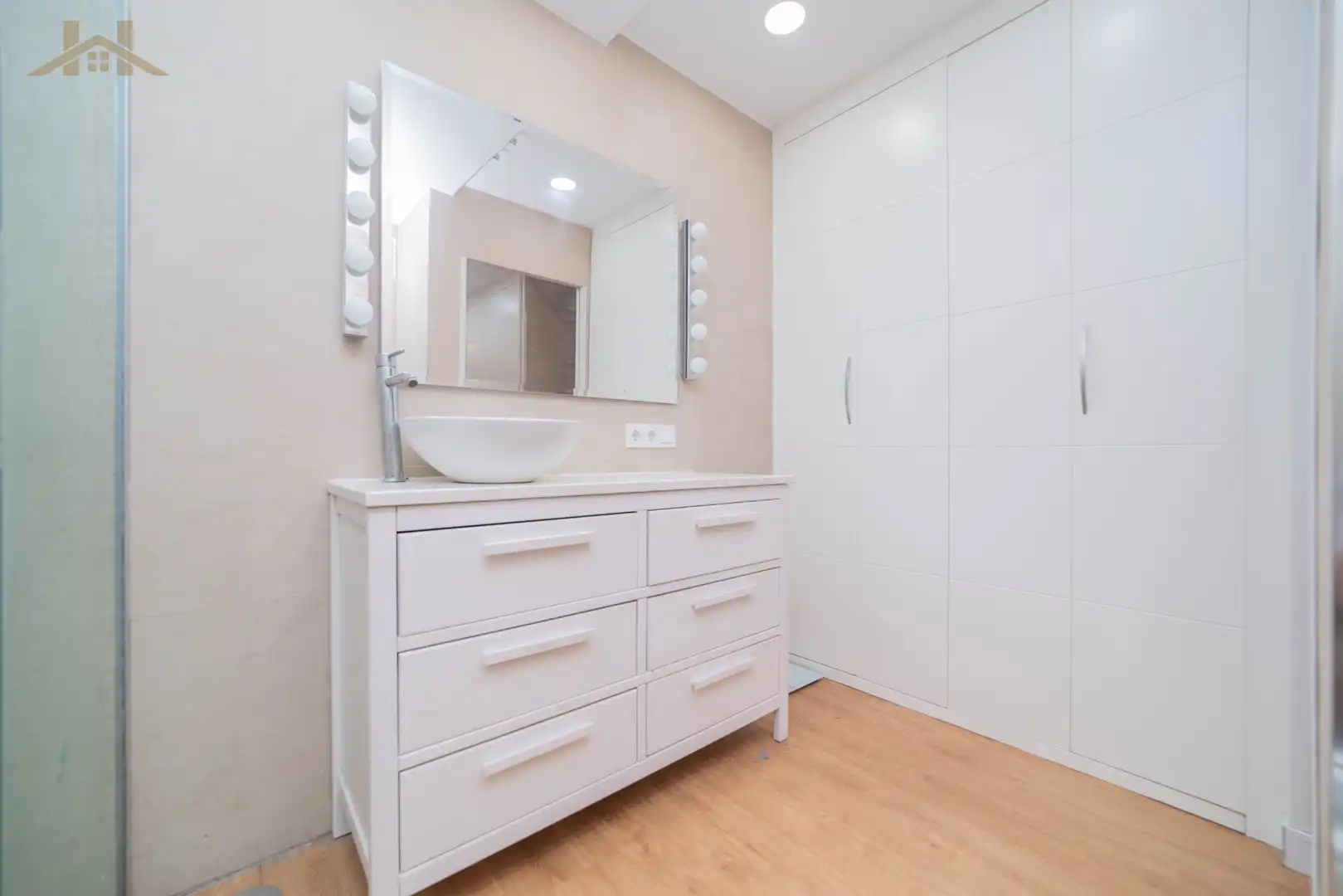 Bathroom of Duplexes for sale in Villanueva del Pardillo  with Air Conditioner, Heating and Parquet flooring