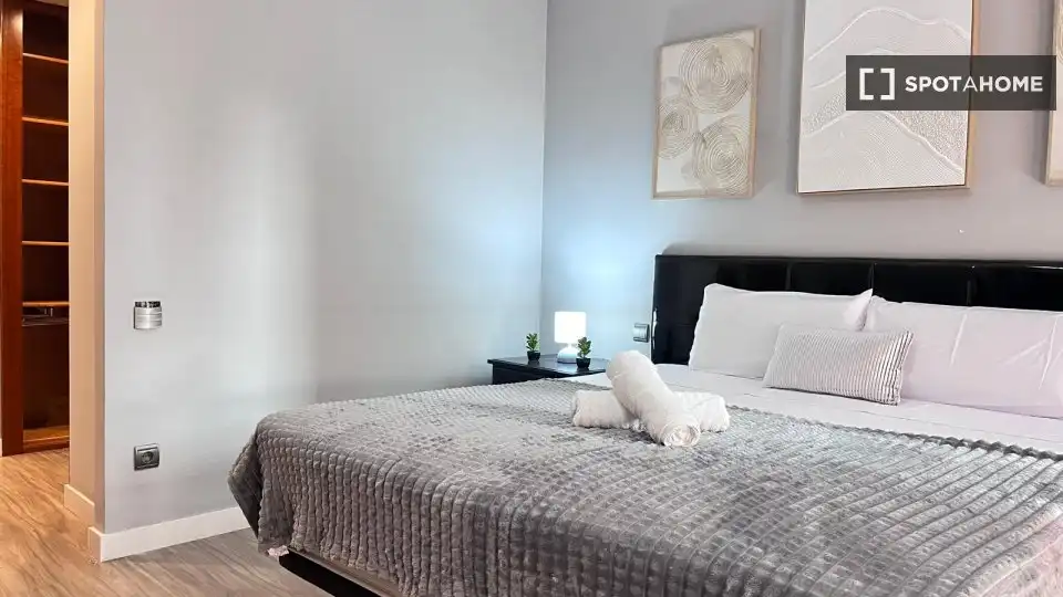 Schlafzimmer von Wohnung zur Miete in Valencia mit Klimaanlage, Heizung und Möbliert