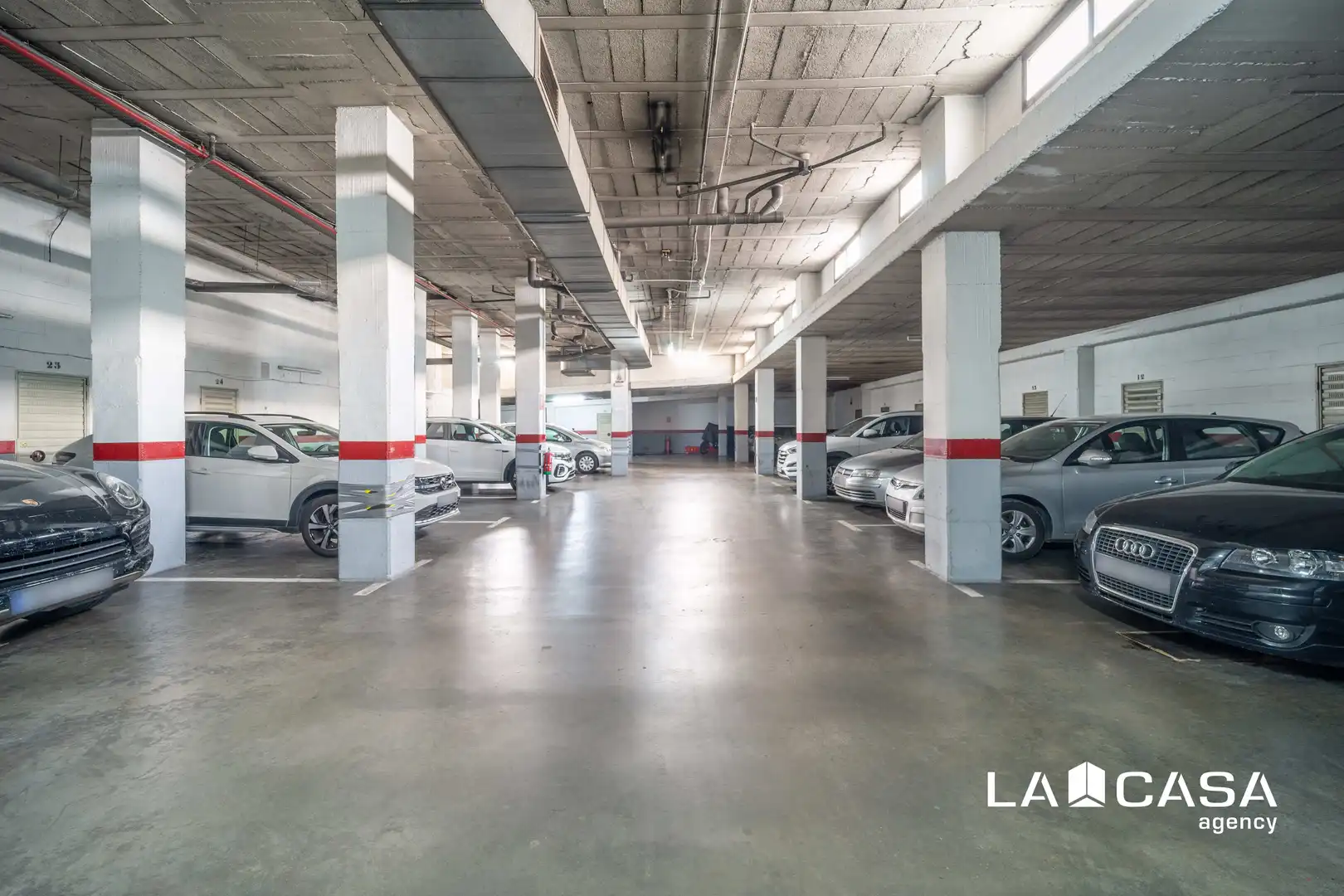 Parking de Piso en venta en Dos Hermanas con Aire acondicionado, Trastero y Piscina