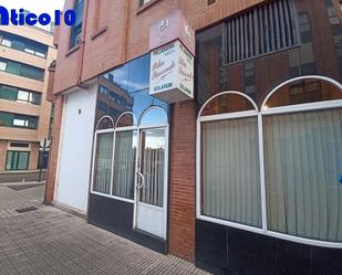 Vista exterior de Local en venda en Oviedo  amb Calefacció i Moblat