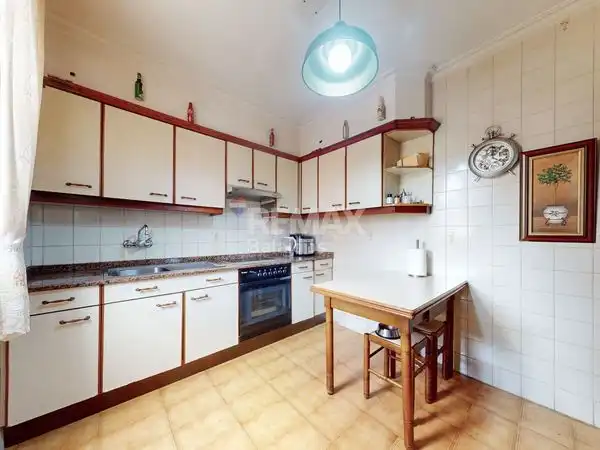Cuina de Pis en venda en Vigo  amb Parquet, Terrassa i Traster