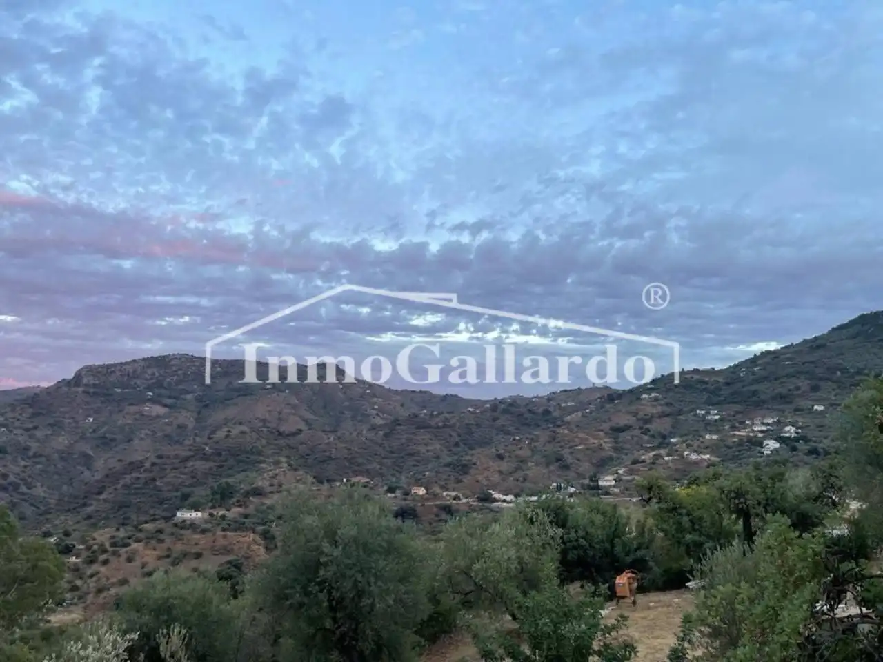 Houses for sale in Comares  with Private garden