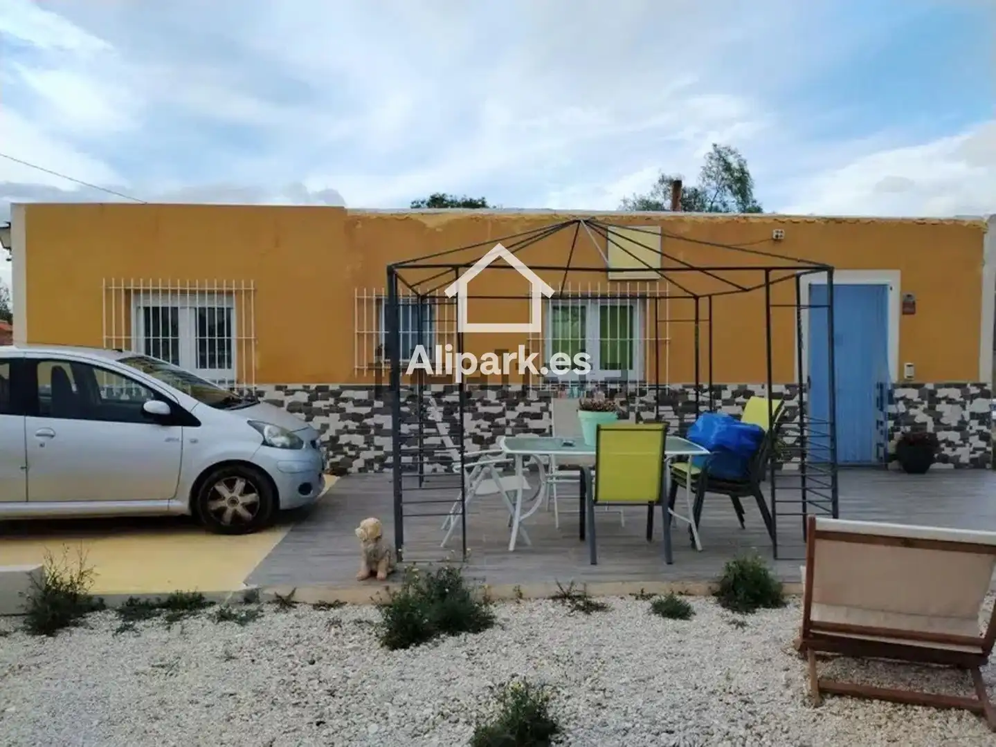 Vista exterior de Casa o chalet en venta en Alicante / Alacant con Trastero, Piscina y Amueblado