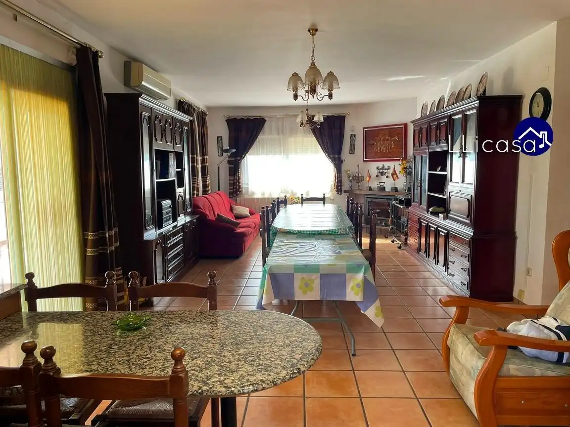 Comedor de Casa o chalet en venta en La Pobla de Vallbona con Calefacción, Jardín privado y Terraza