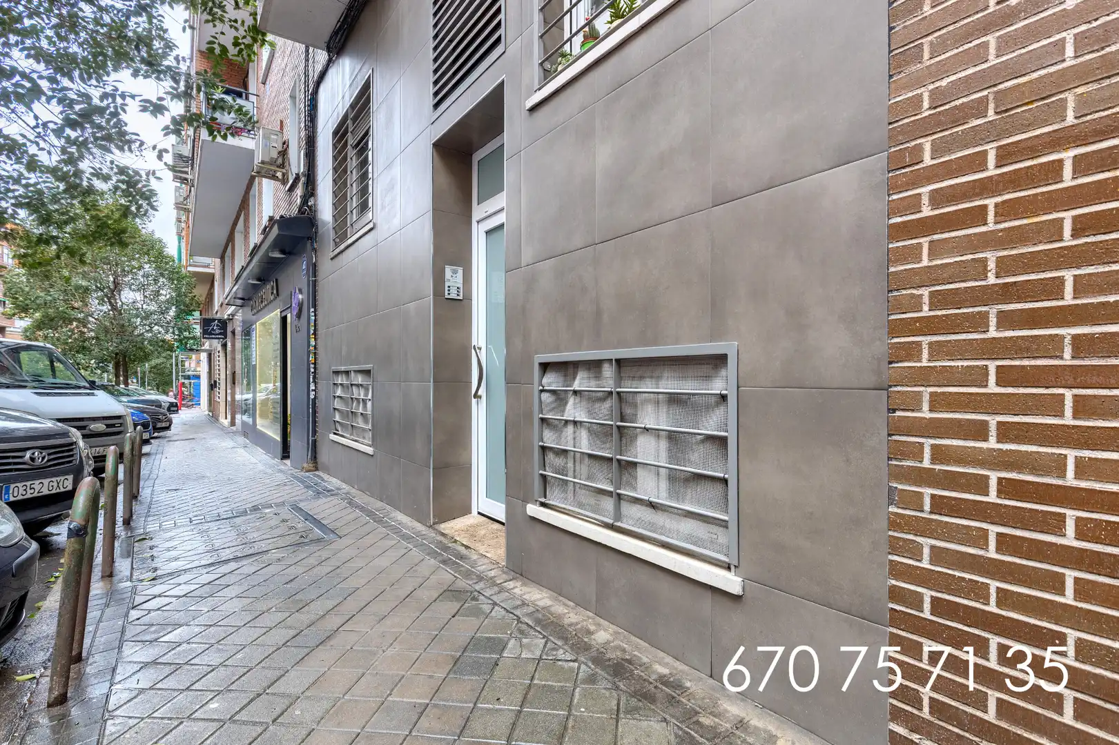 Vista exterior de Local en venda en Madrid amb Calefacció, Parquet i Terrassa