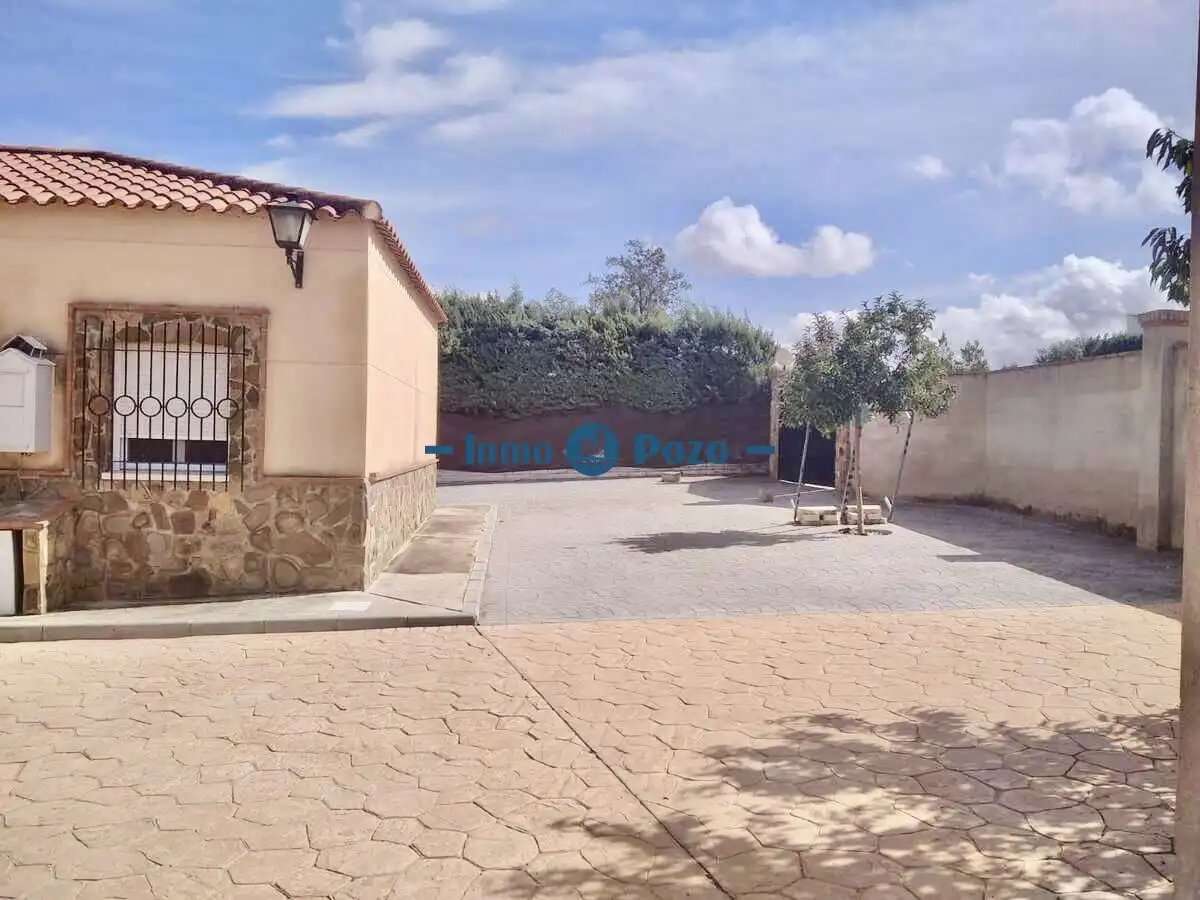 Exterior view of Houses for sale in Almendralejo  with Air Conditioner, Terrace and Storage room