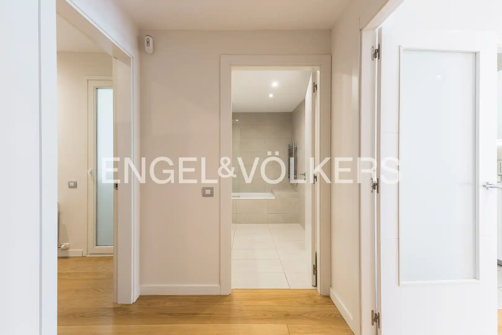 Wohnung zum Verkauf in Barcelona mit Klimaanlage, Heizung und Parkett