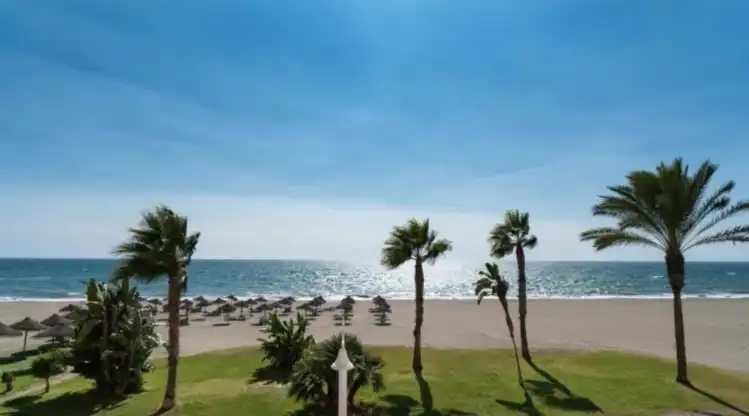 Inmuebles singulares con ascensor en venta en Avenida del Mediterráneo 148, imagen 3