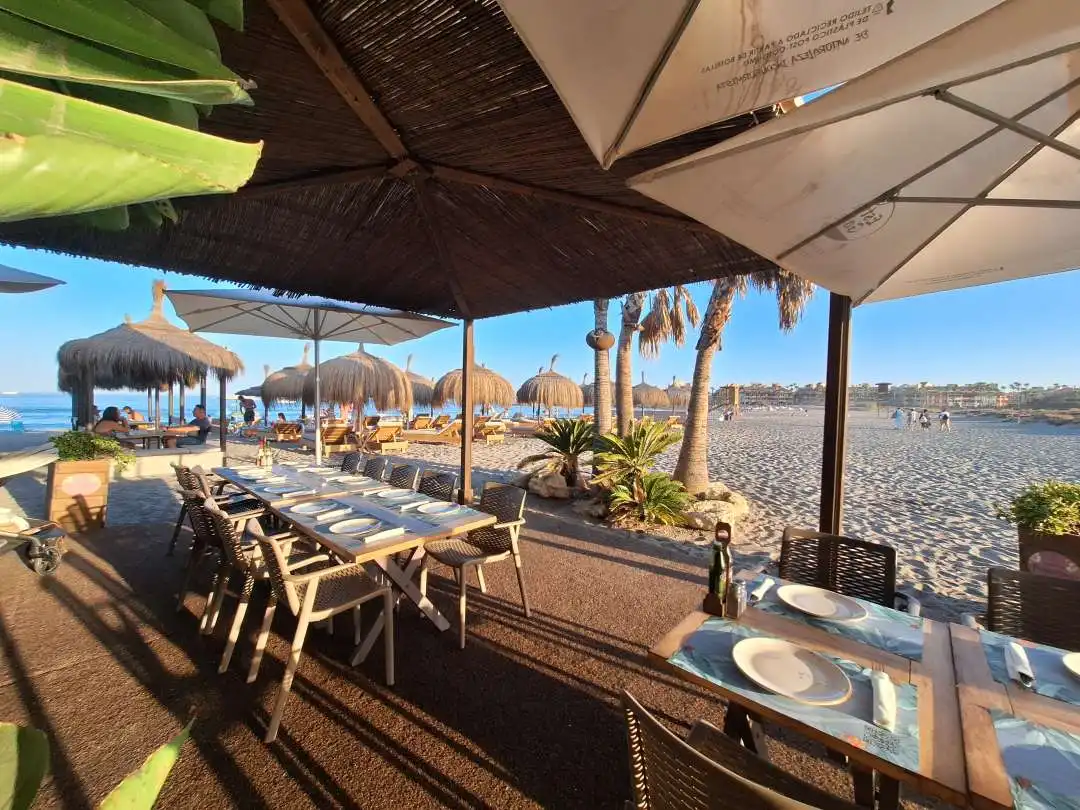 Wohnung zum Verkauf in Sotogrande mit Klimaanlage, Heizung und Privatgarten