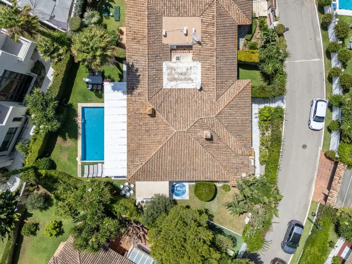 Vista exterior de Casa adosada en venda en Marbella amb Aire condicionat i Terrassa