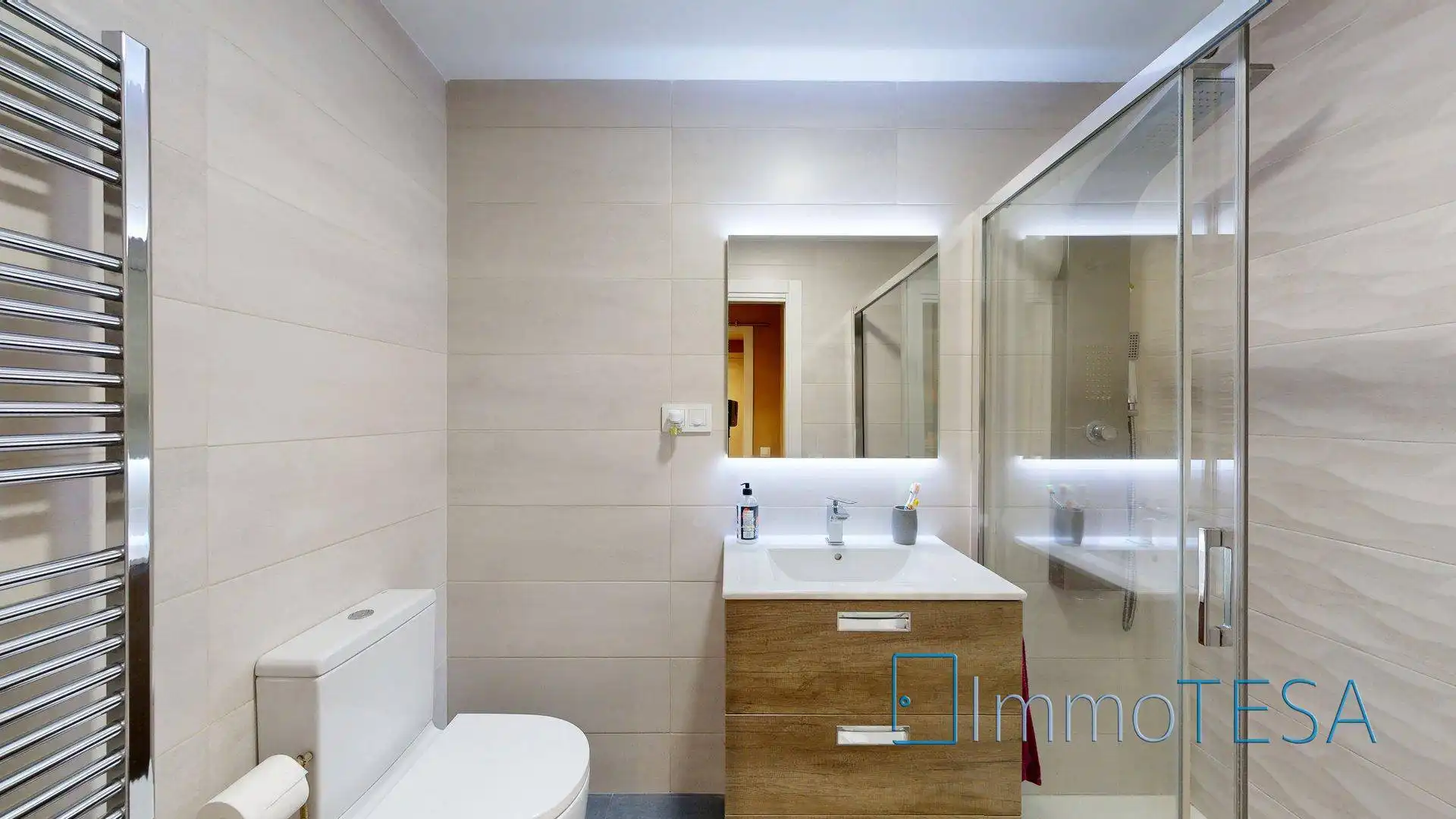 Bathroom of Flat for sale in Sabadell  with Air Conditioner, Heating and Parquet flooring