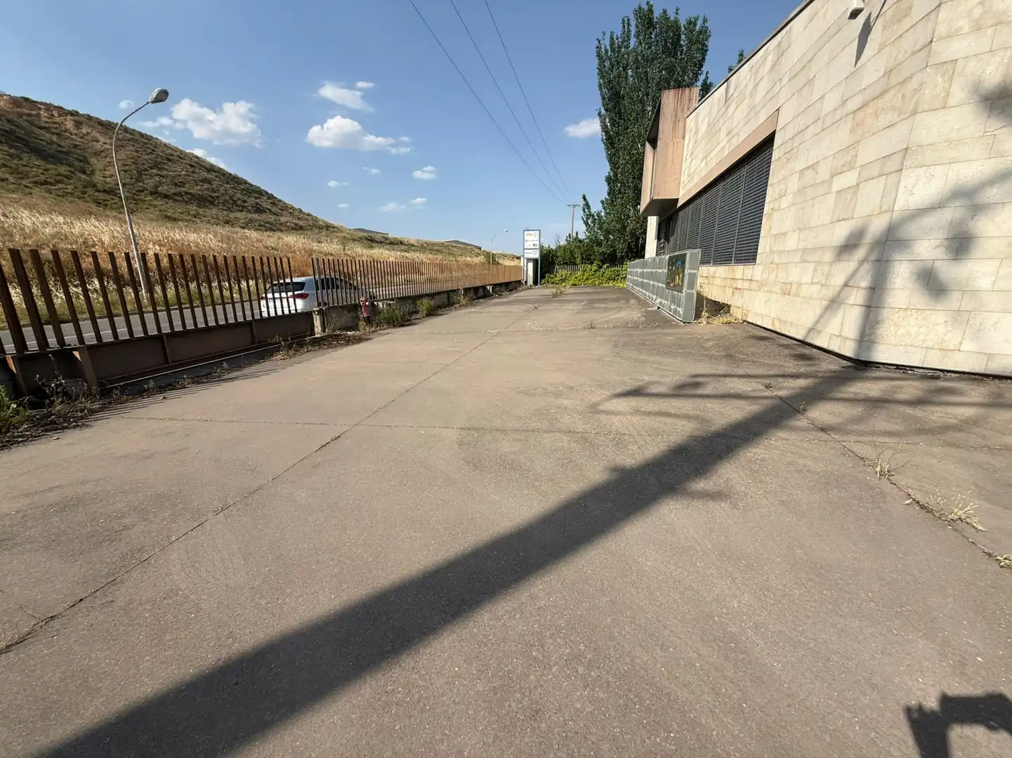Parkplatz von Büro zur Miete in  Logroño