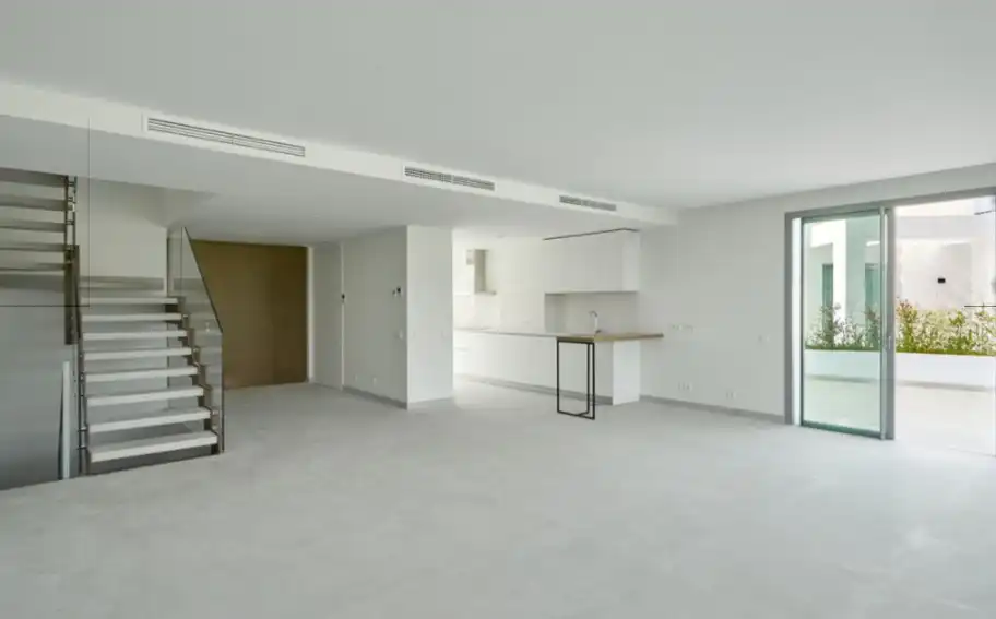 Wohnung zum Verkauf in Marbella mit Terrasse, Abstellraum und Schwimmbad