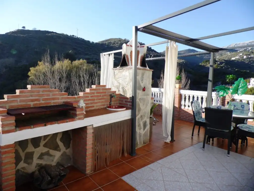 Casa rústica amb terrassa en venda a Árchez, imagen 2