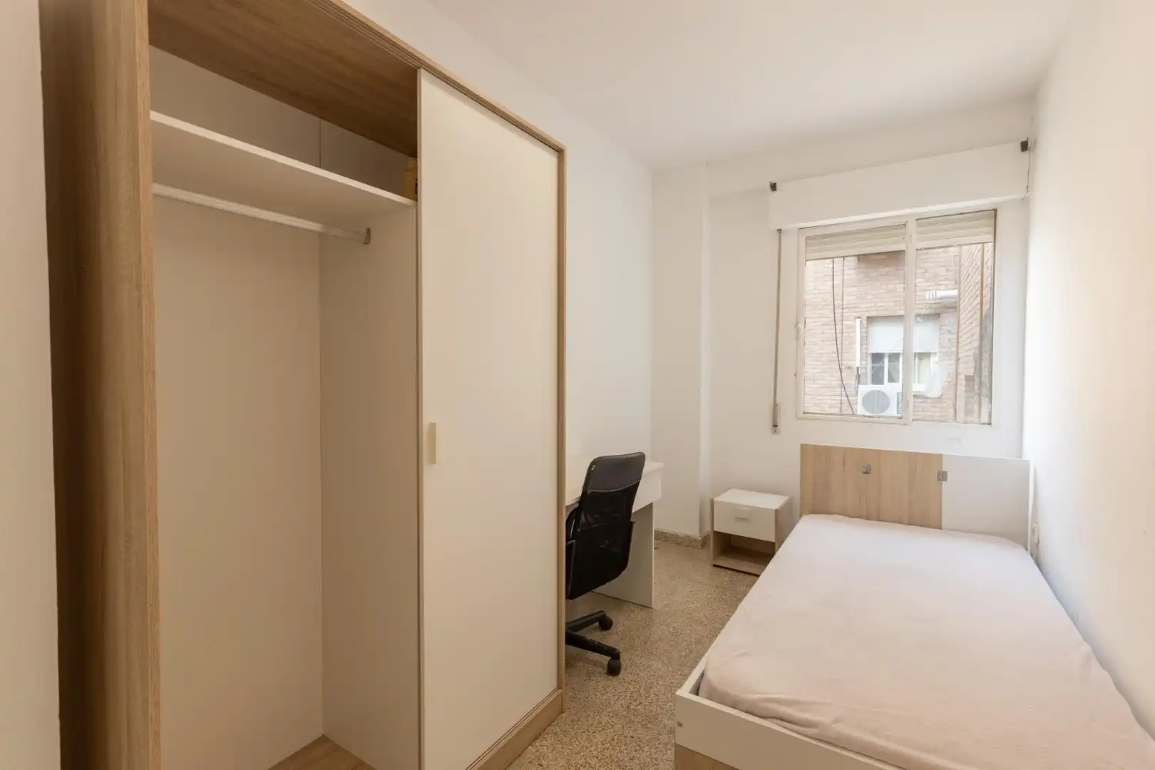 Habitación de Piso en venta en Granada con Terraza y Balcón