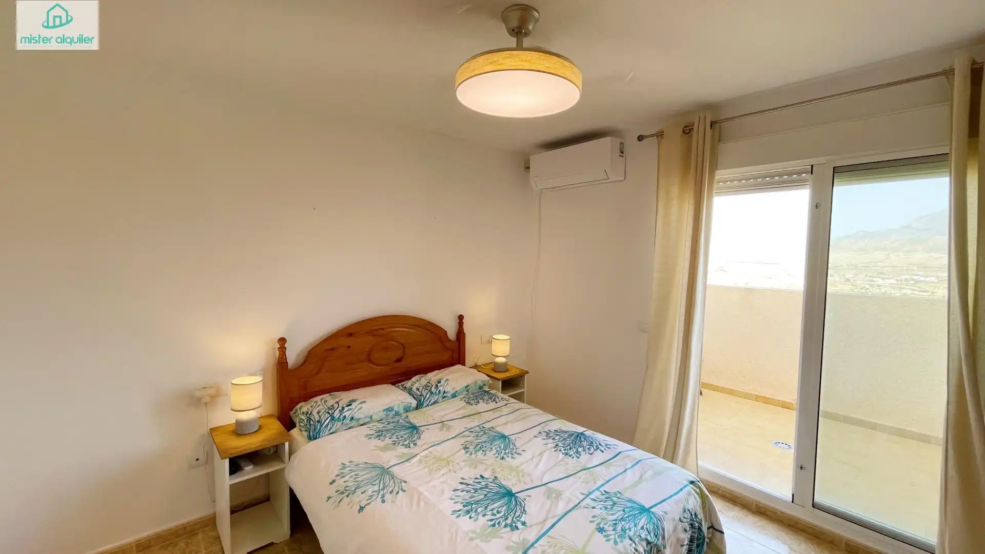 Dormitori de Casa o xalet de lloguer en Busot amb Aire condicionat, Calefacció i Jardí privat