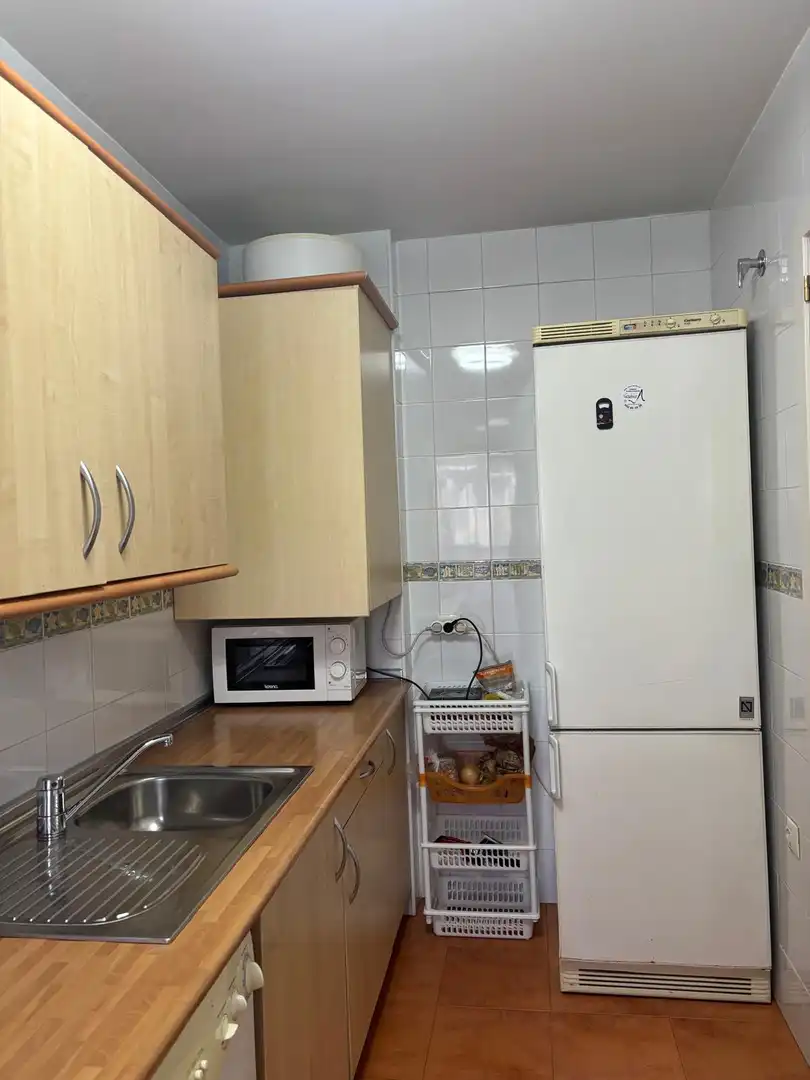Cuina de Apartament de lloguer en Estepona amb Aire condicionat, Calefacció i Terrassa