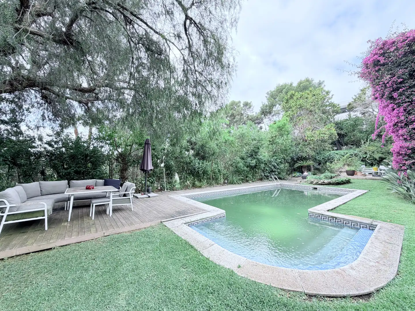 Schwimmbecken von Haus oder Chalet zum Verkauf in Castelldefels mit Klimaanlage, Heizung und Privatgarten