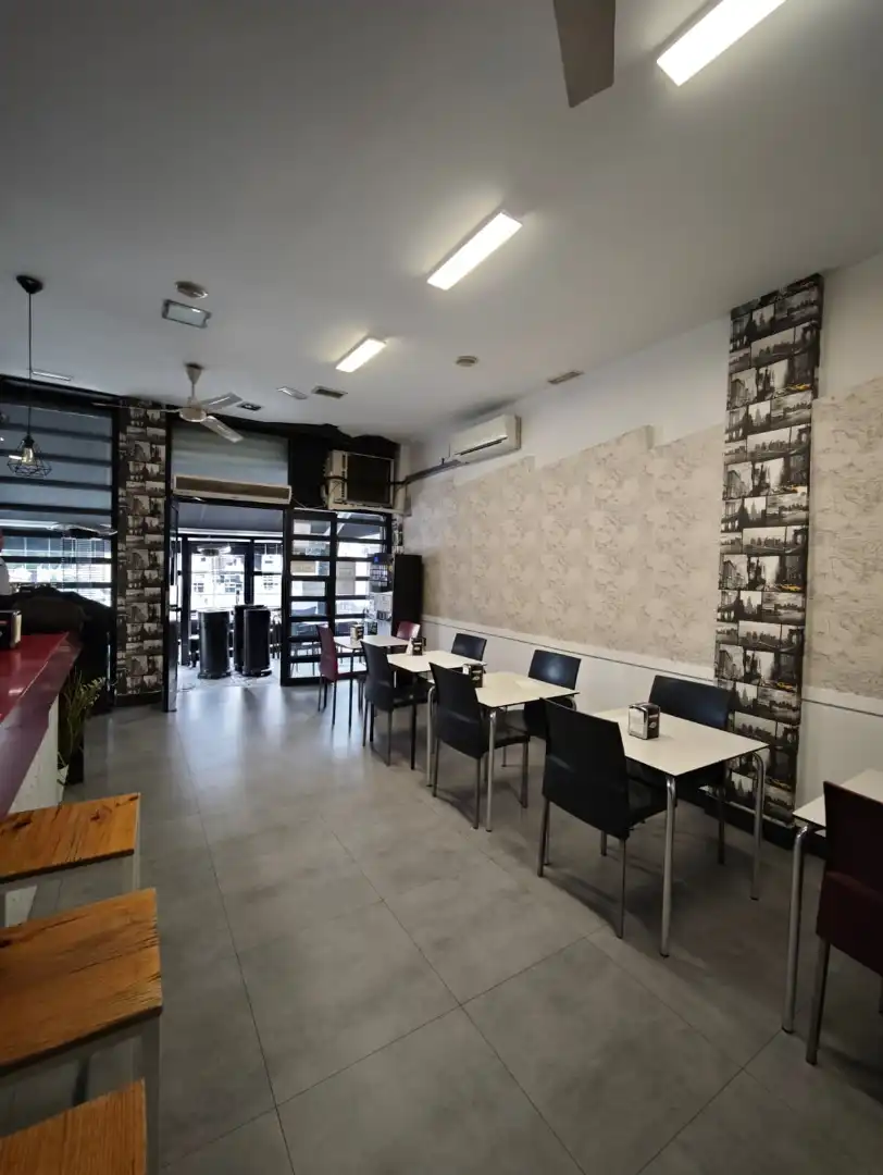 Commercial properties for sale in San Juan de Aznalfarache  with Air Conditioner, Terrace and Furnished