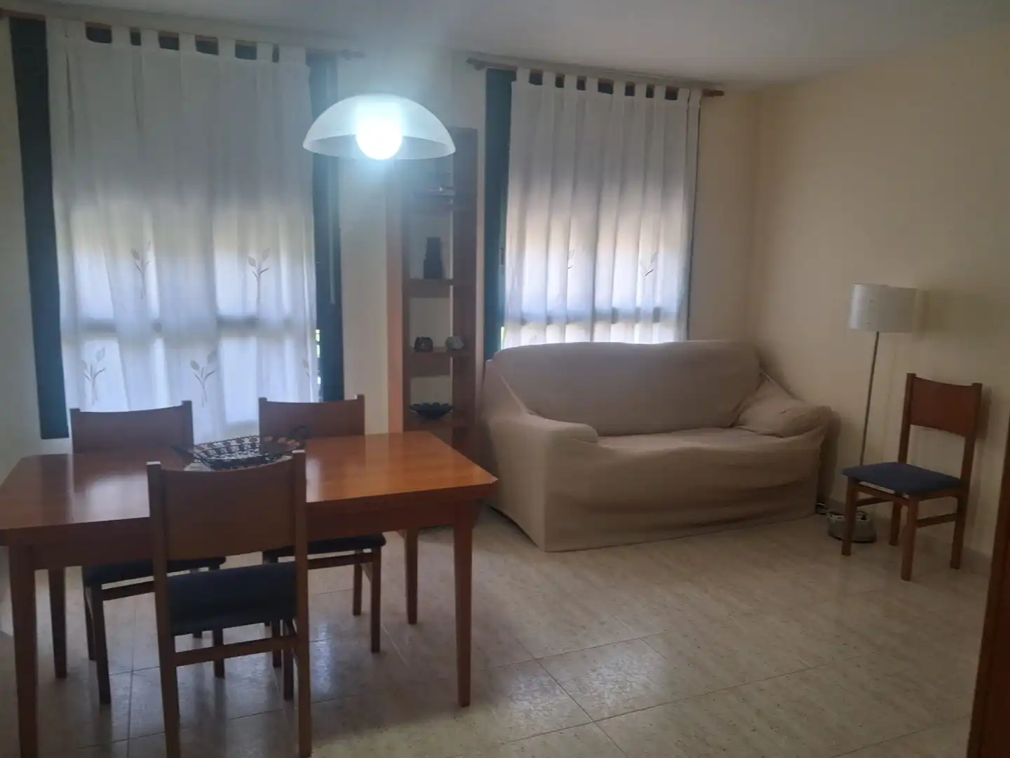 Sala de estar de Piso de alquiler en Benicarló con Aire acondicionado, Terraza y Piscina