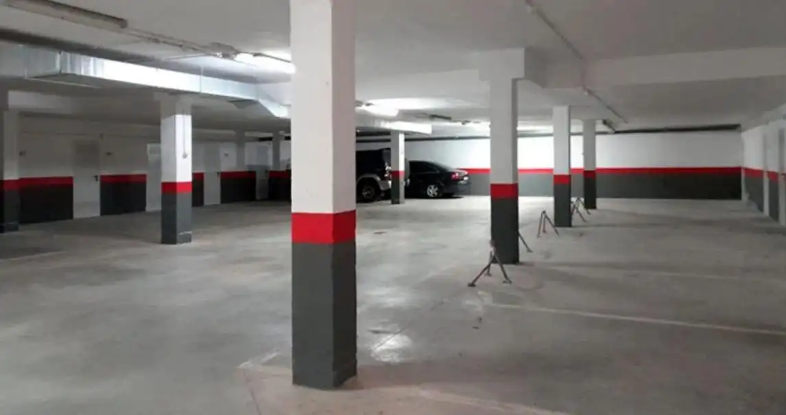 Parking de Piso en venta en Puebla de Lillo con Calefacción y Trastero
