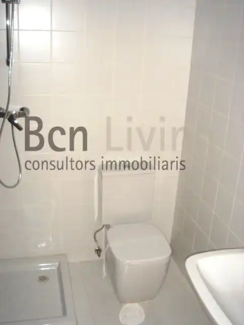 Bathroom of Flat for rent in L'Hospitalet de Llobregat  with Air Conditioner, Heating and Parquet flooring