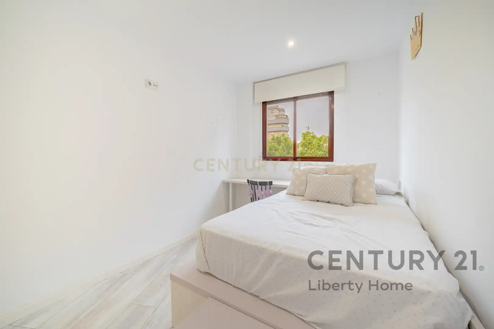 Bedroom of Apartments for rent in Valencia  with Air Conditioner, Private garden and Oven