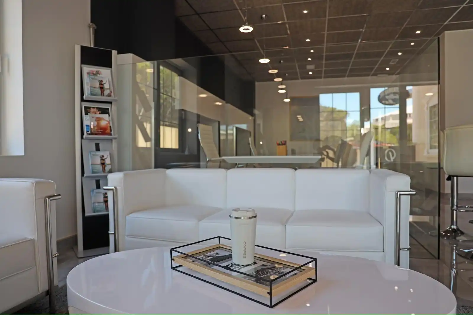 Sala d'estar de Oficina de lloguer en Guardamar del Segura amb Aire condicionat, Calefacció i Moblat