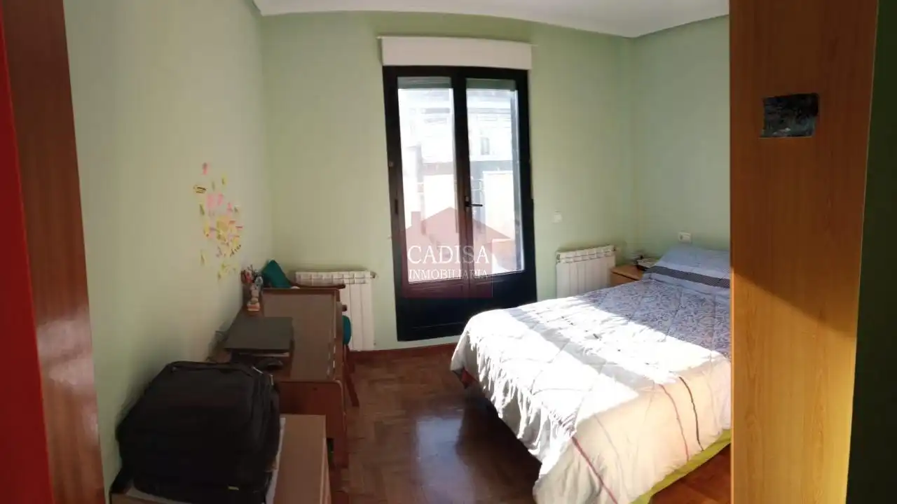 Schlafzimmer von Dachboden zur Miete in Salamanca mit Heizung, Parkett und Terrasse