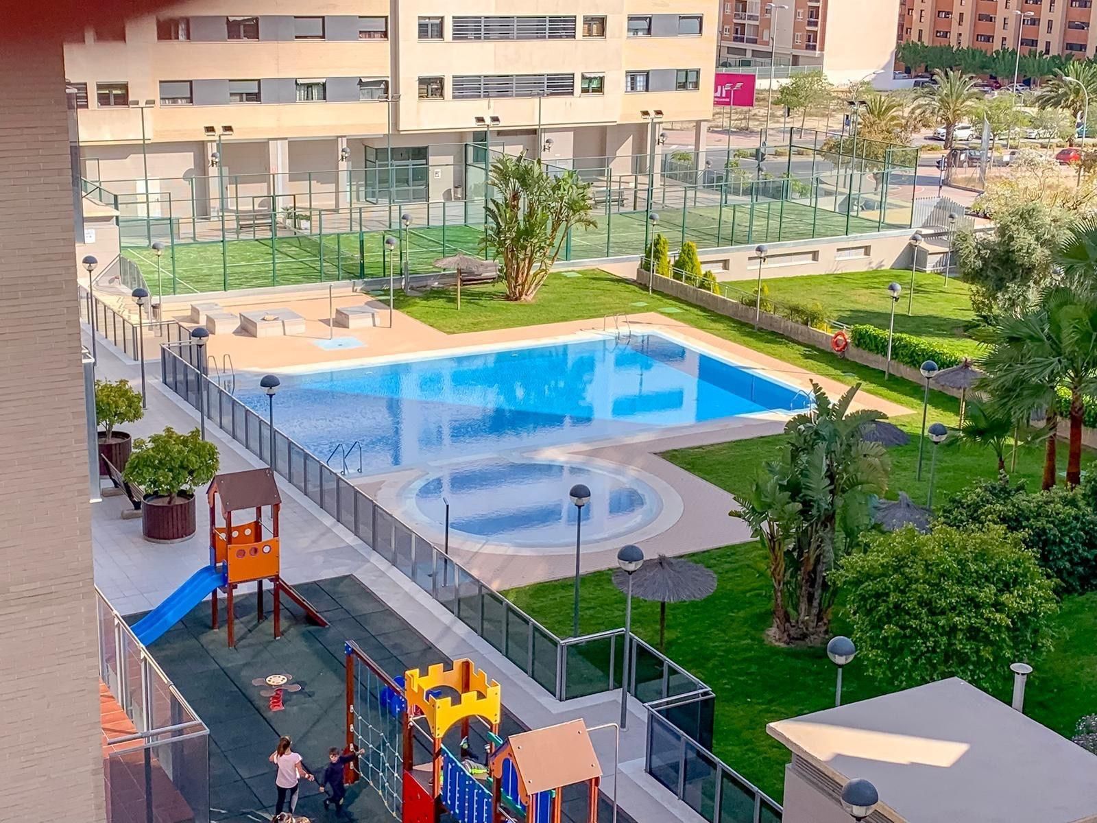 Swimming pool of Flat to rent in Alicante / Alacant  with Air Conditioner, Heating and Private garden