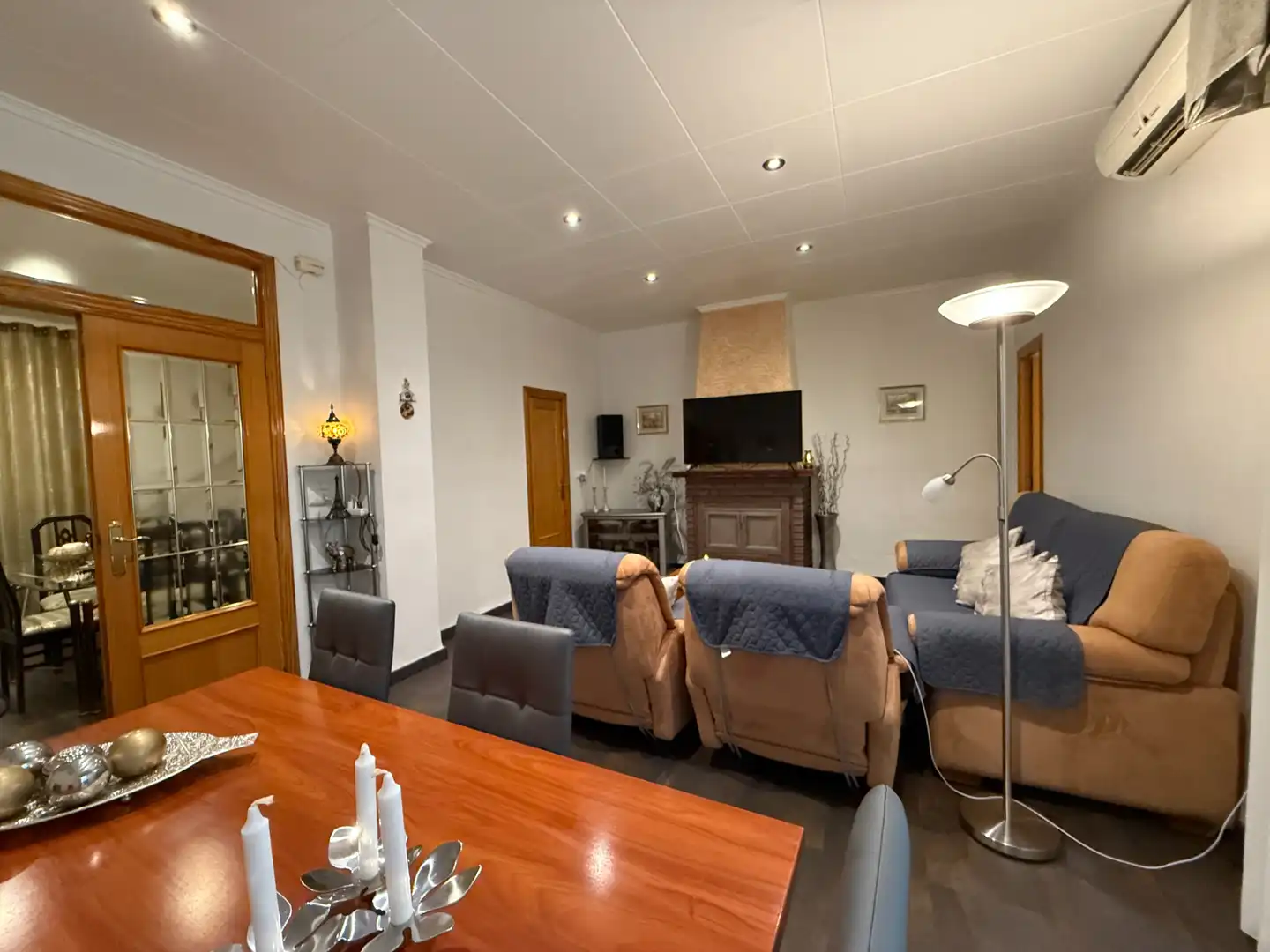 Sala d'estar de Casa o xalet en venda en Aielo de Malferit amb Aire condicionat, Terrassa i Moblat