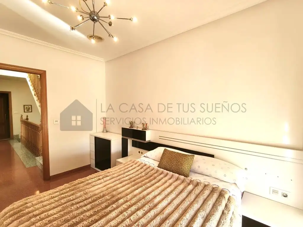 Dormitori de Casa adosada en venda en San Crispín - Huerta Nueva-Estación  