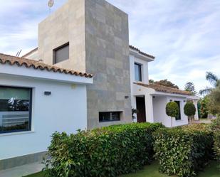 Exterior view of House or chalet for sale in Chiclana de la Frontera  with Air Conditioner, Private garden and Terrace