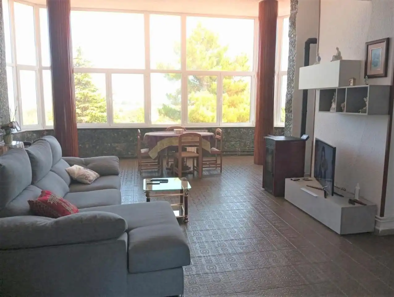 Sala d'estar de Local en venda en Garrafe de Torío amb Terrassa