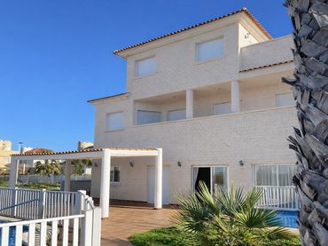 Villa mit Balkon zum Verkauf in VENEZIOLA A (MANGA) 8