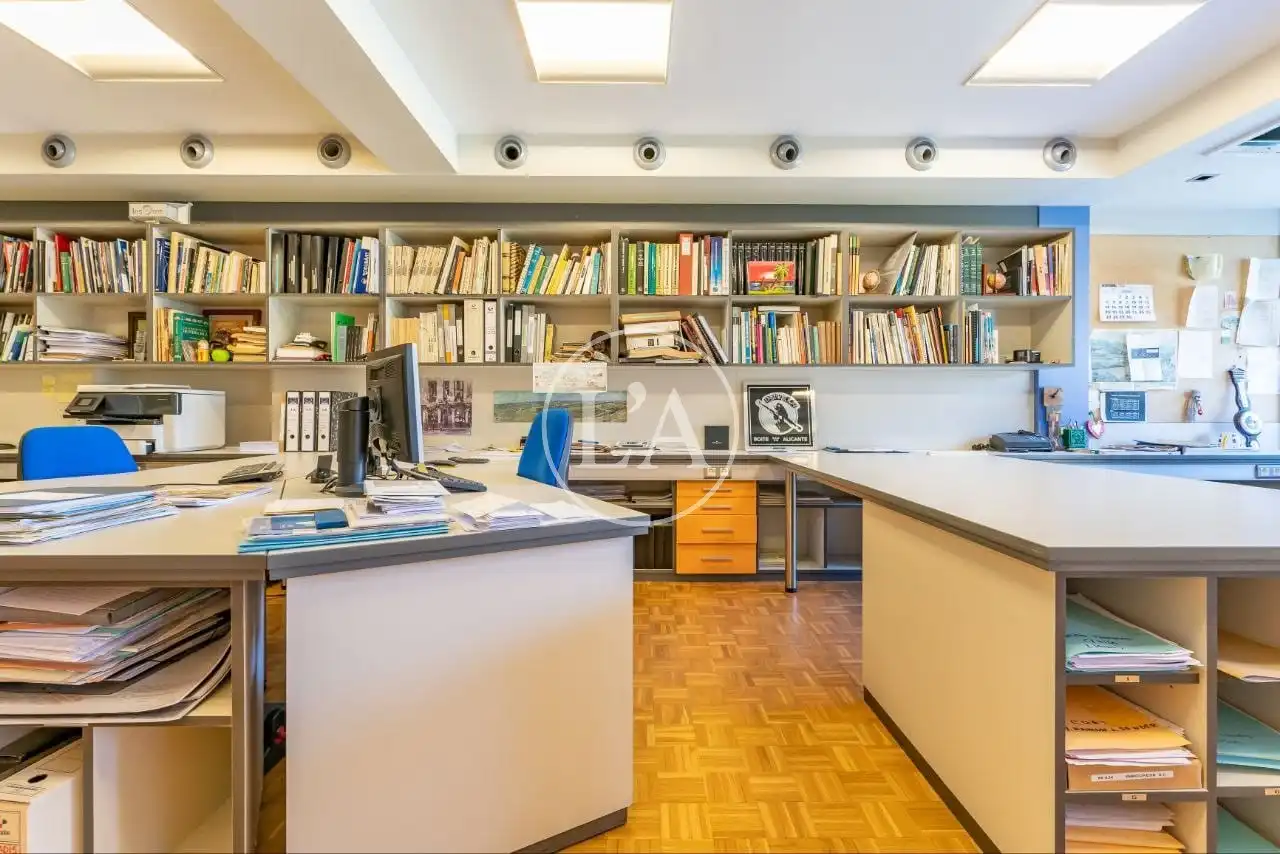 Büro zur Miete in Reus mit Klimaanlage, Heizung und Abstellraum
