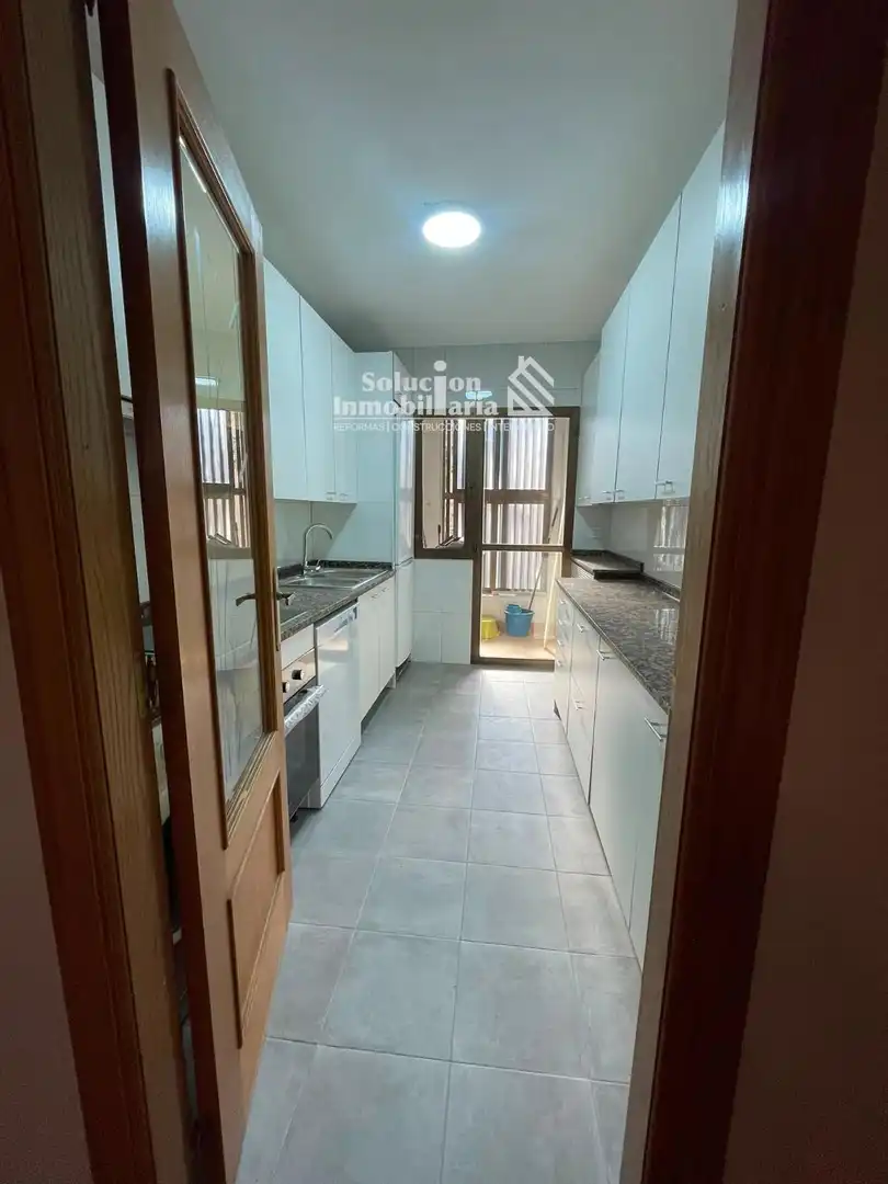 Cuina de Pis de lloguer en Salamanca amb Calefacció i Moblat