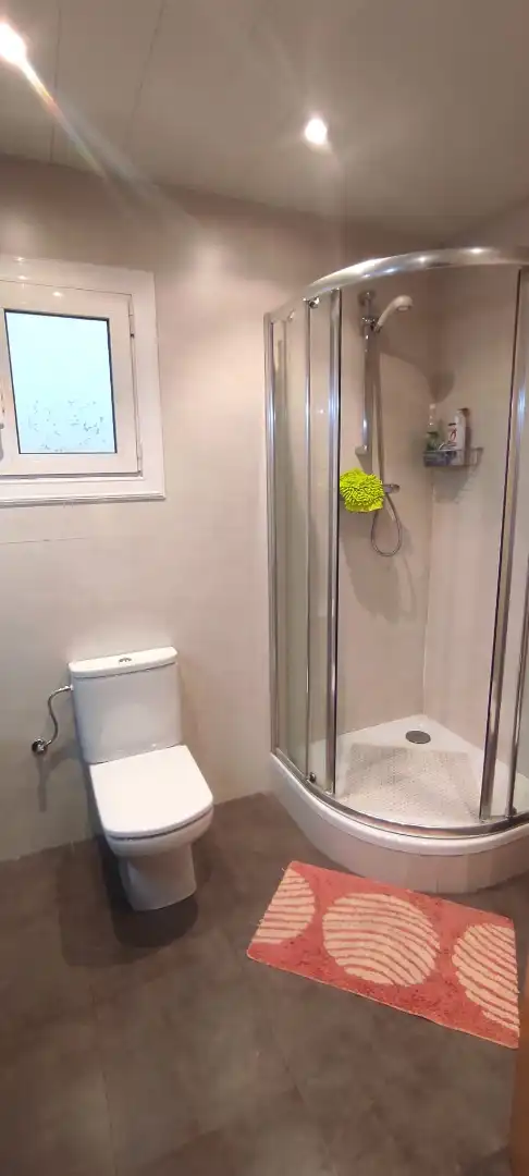 Bathroom of Flat for sale in Santa Coloma de Gramenet  with Air Conditioner, Heating and Terrace