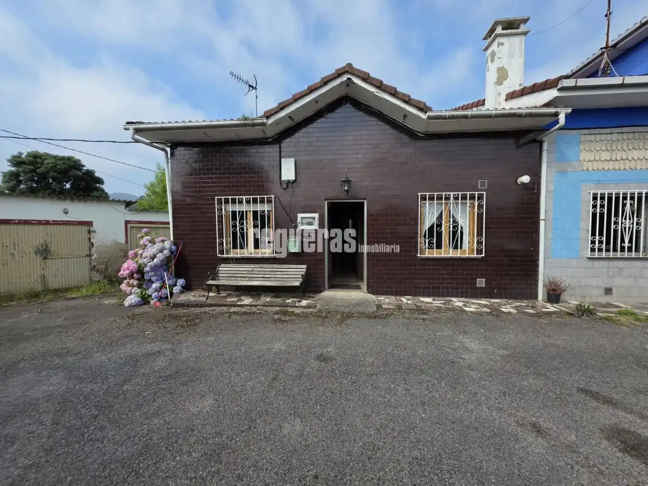 Vista exterior de Casa o chalet en venta en Illas con Calefacción y Jardín privado