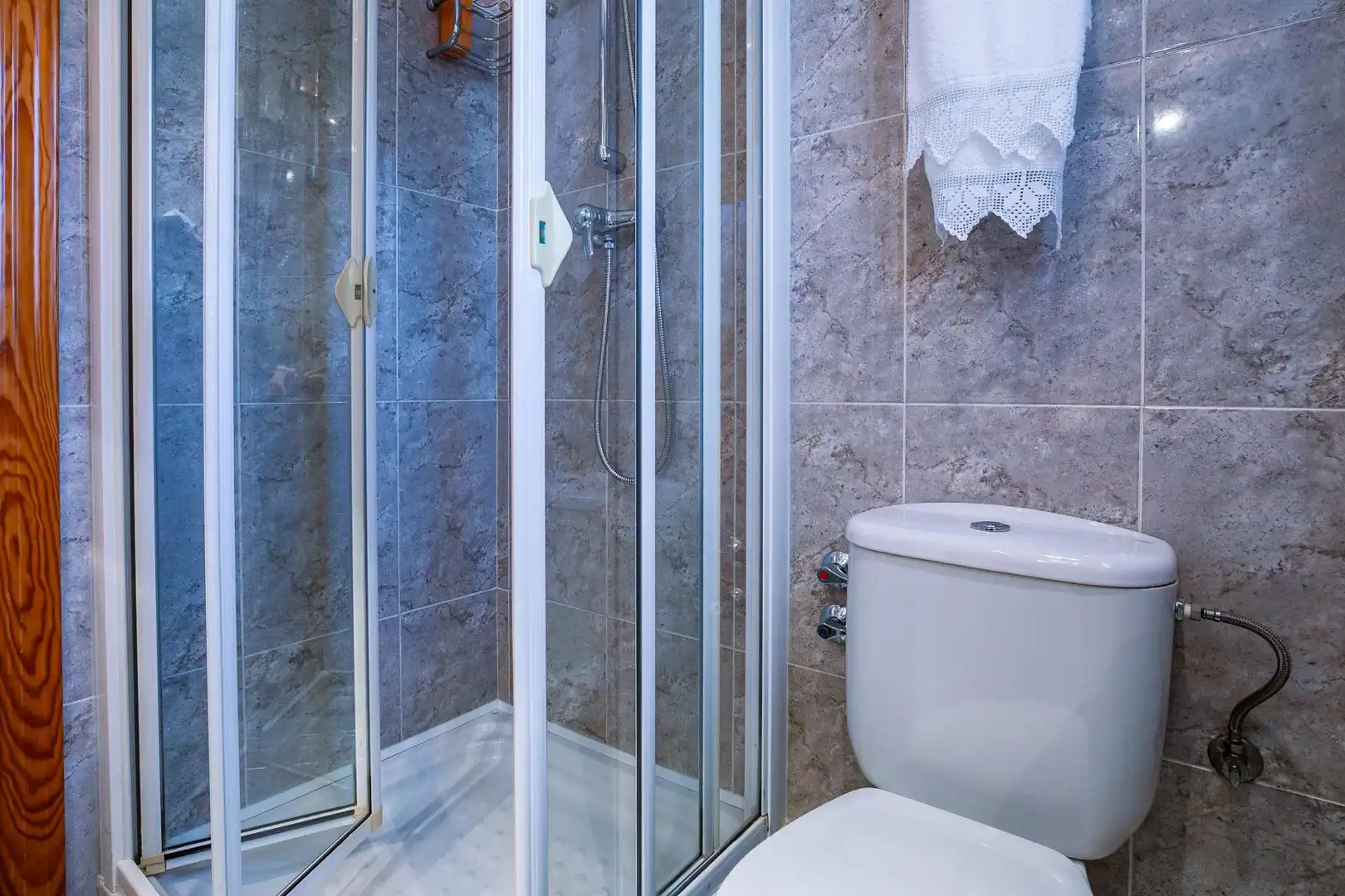Baño de Dúplex en venta en Biescas con Calefacción, Trastero y Amueblado