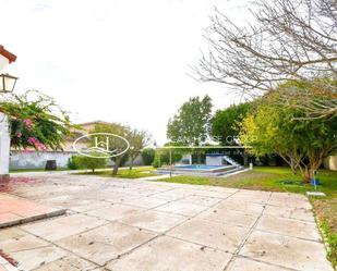 Jardí de Casa o xalet en venda en Chiclana de la Frontera amb Aire condicionat, Jardí privat i Piscina